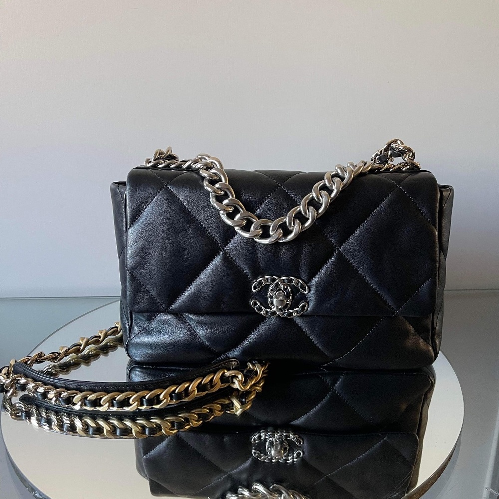 Chanel 19 Maxi